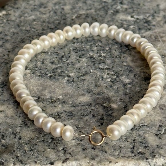 Elegant Cultured Pearl Botton Pearl Bracelet - Picture 5 of 8